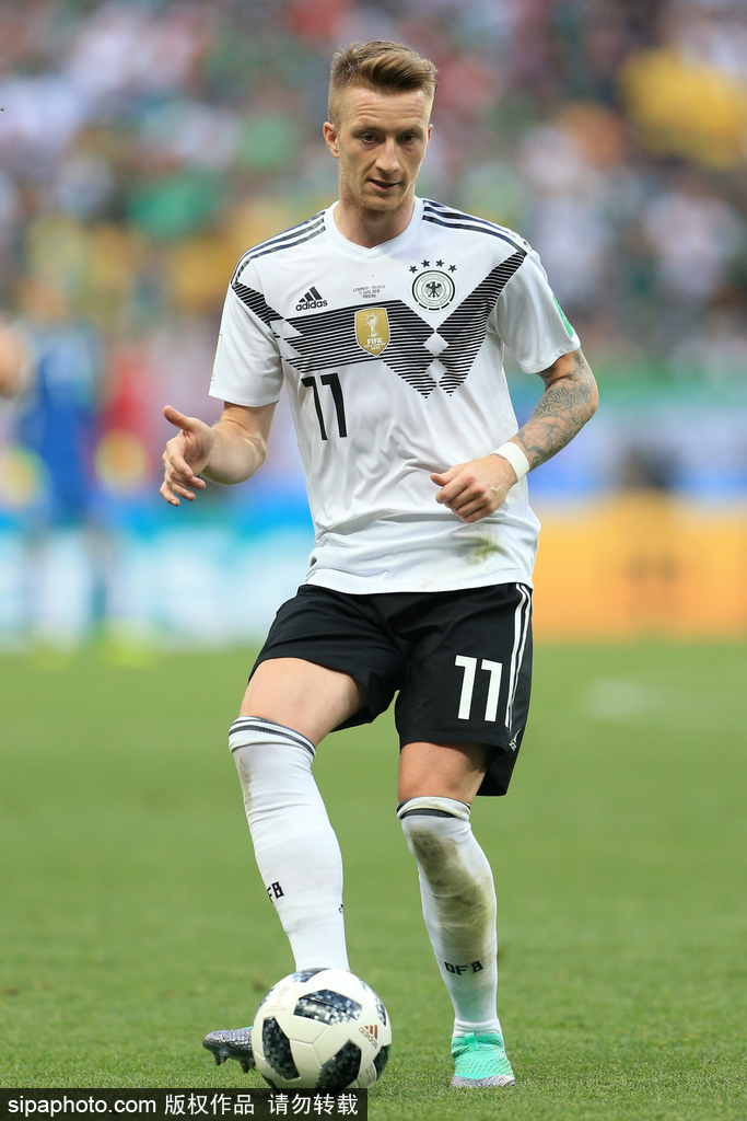 英格兰队轻取德国队,奥恰洛夫刷新纪录 英格兰队轻取德国队,奥恰洛夫刷新纪录