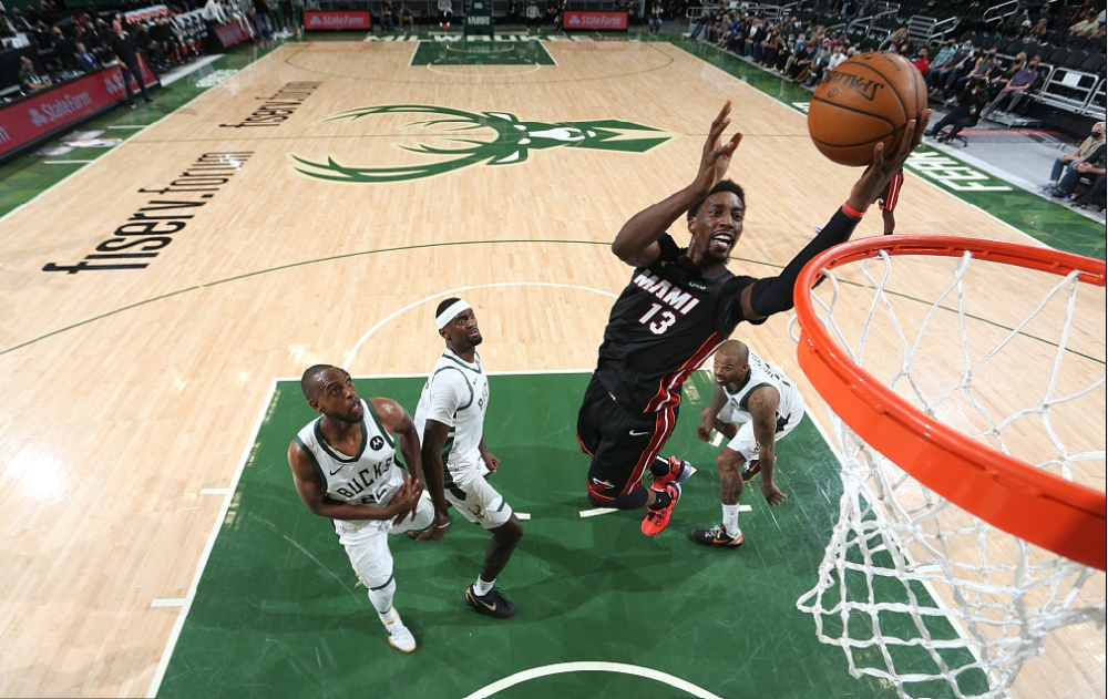 热火横扫江苏队，字母哥统治全场