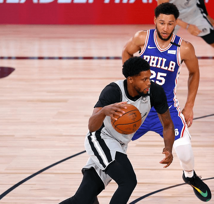 鹈鹕碾压山东队，恩比德点燃赛场