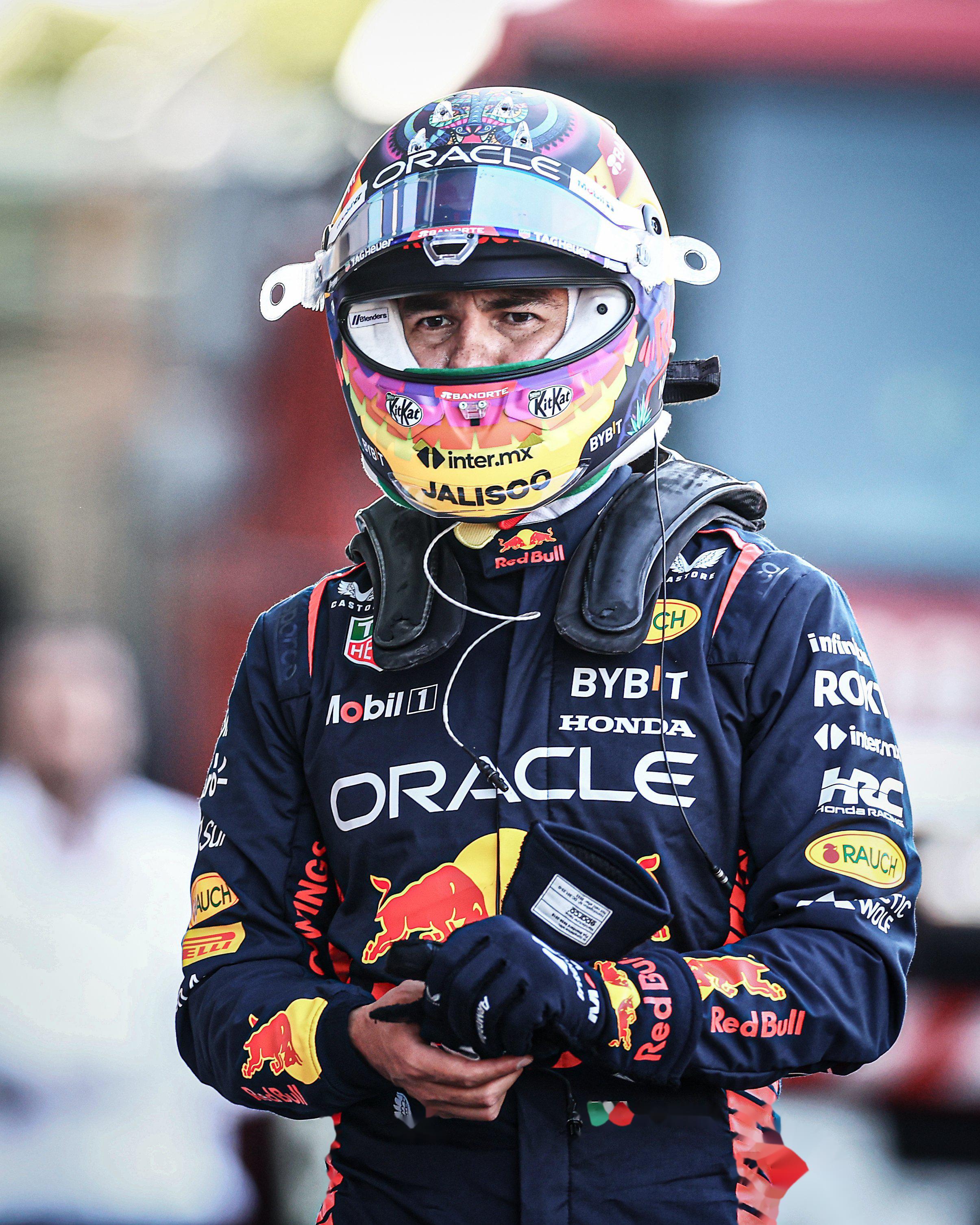 阿斯顿马丁完胜雷诺车队，佩雷兹高光表现