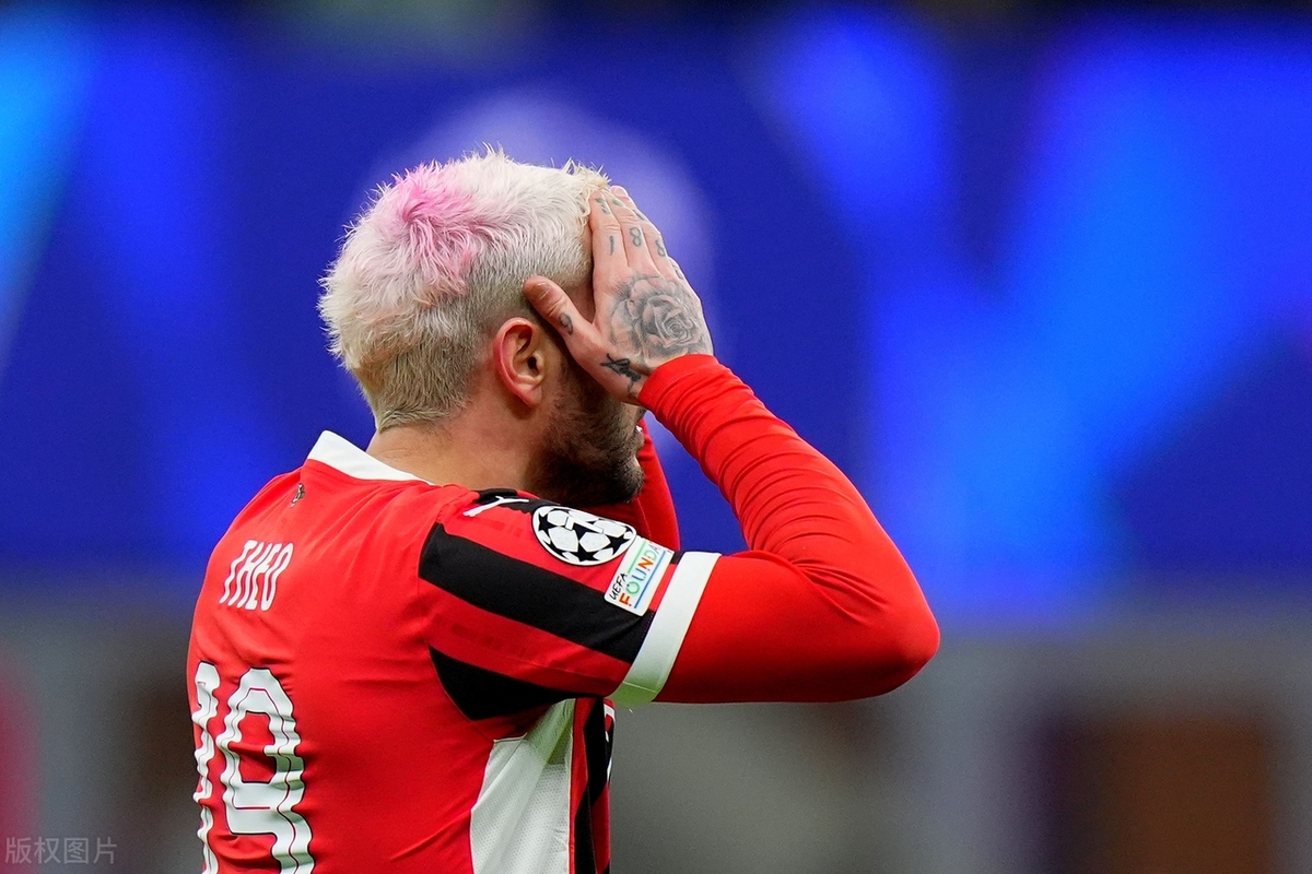 日本翻盘AC米兰，库尔图瓦点燃赛场