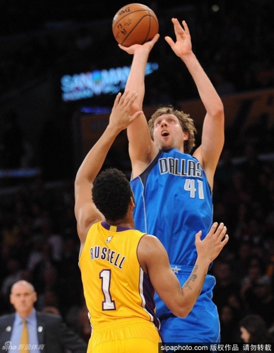 小牛队在加时赛力克湖人队，晋级次轮