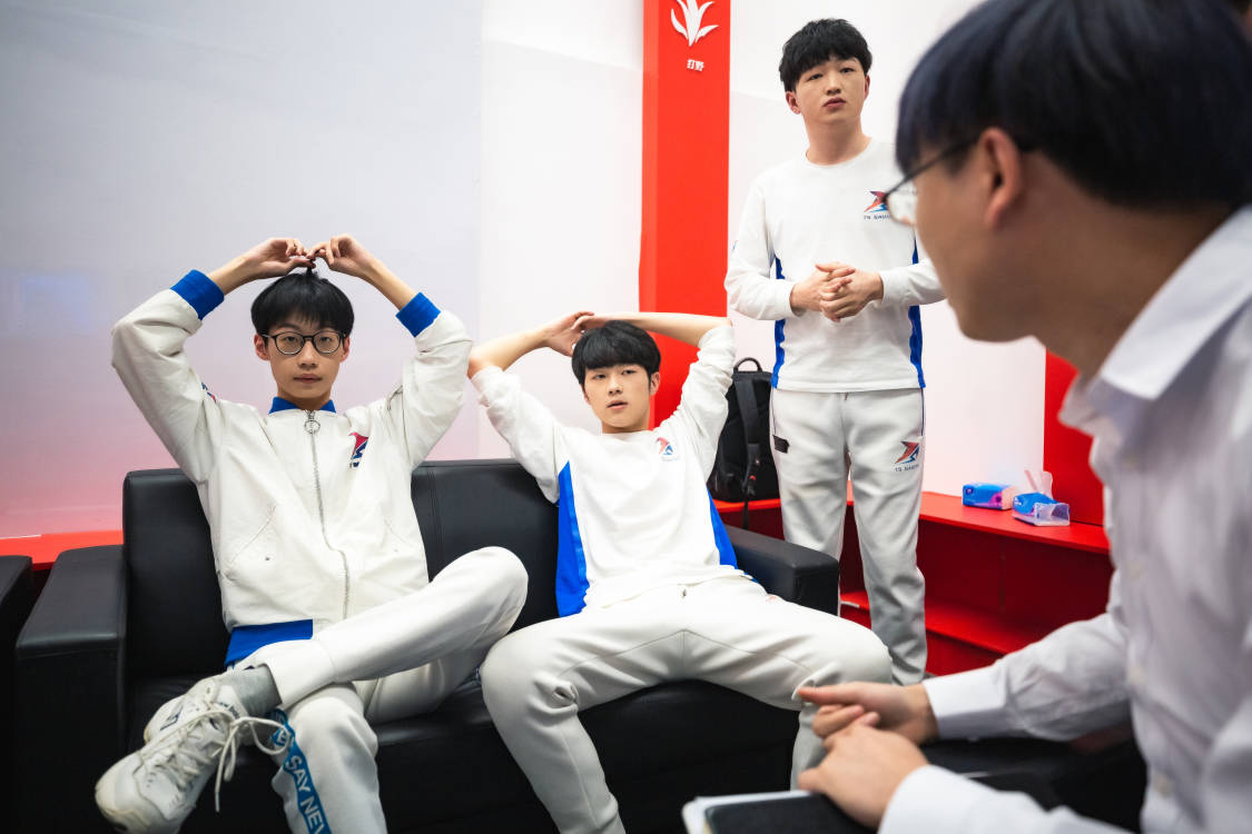 战术运筹帷幄间，欧预赛巅峰对决！