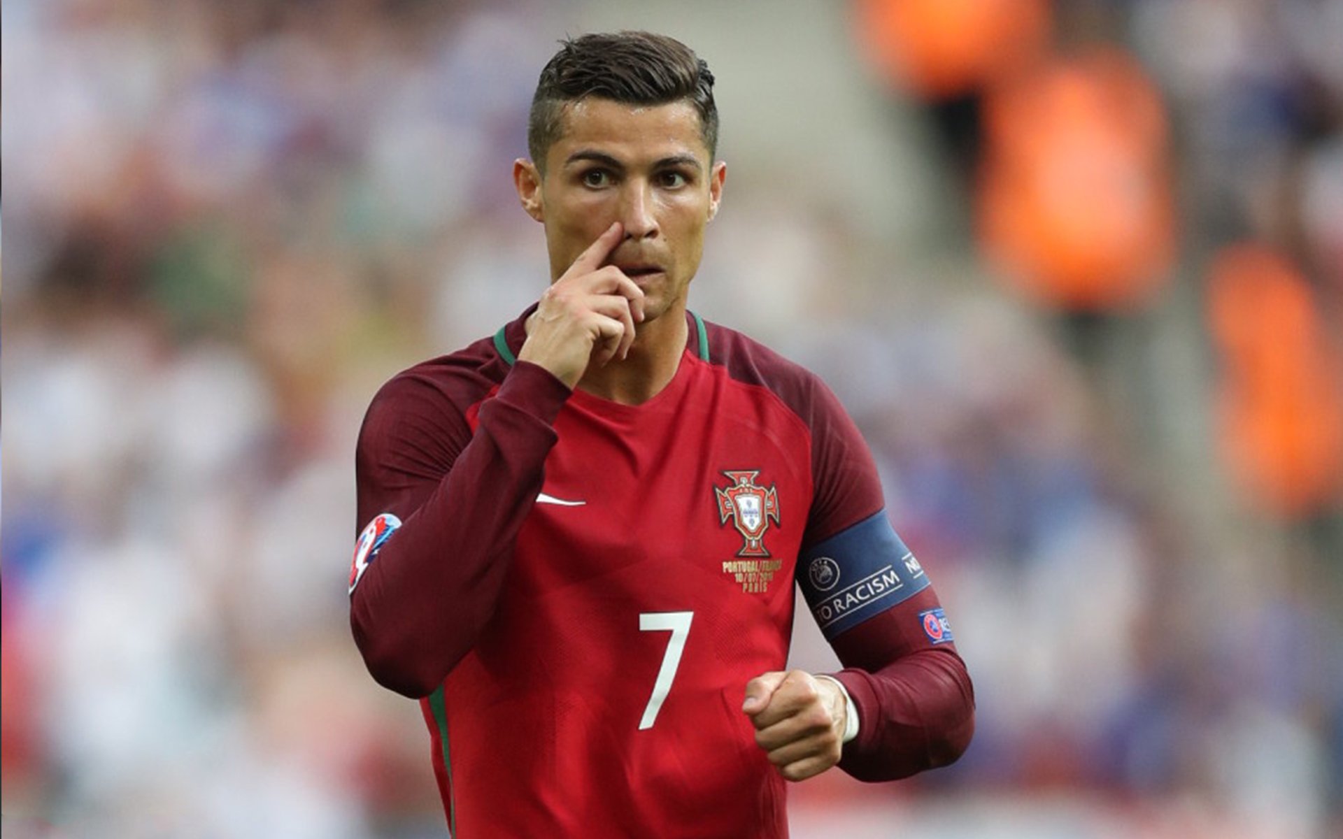 米切尔，当世界屏住呼吸，他选择让球说话