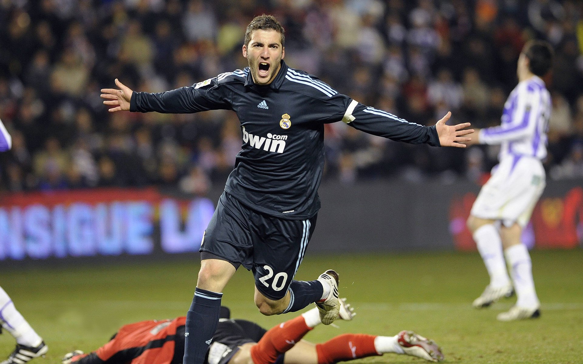 德罗赞,以绝杀为笔,在迈阿密写下唯一的注脚